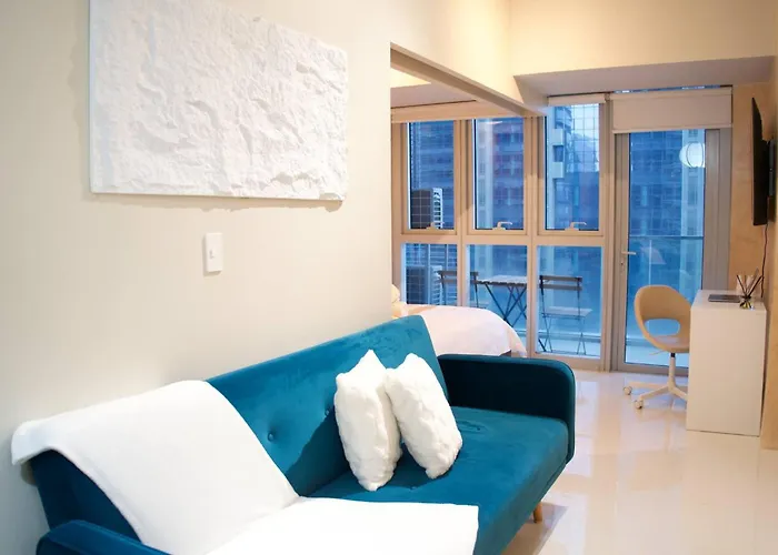 Entire Bgc Uptown 1br Balcony View With Fast Wi-fi *