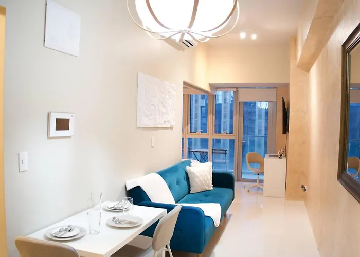 Entire Bgc Uptown 1br Balcony View With Fast Wi-fi *