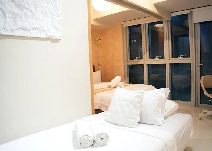 Entire Bgc Uptown 1br Balcony View With Fast Wi-fi Appartement