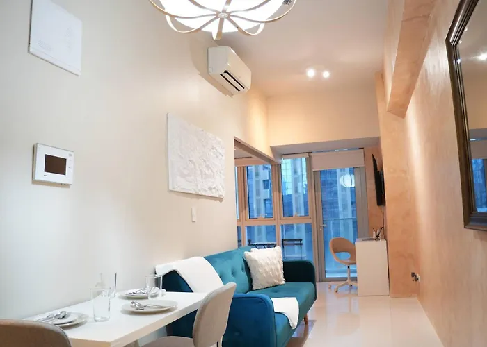 Entire Bgc Uptown 1br Balcony View With Fast Wi-fi *